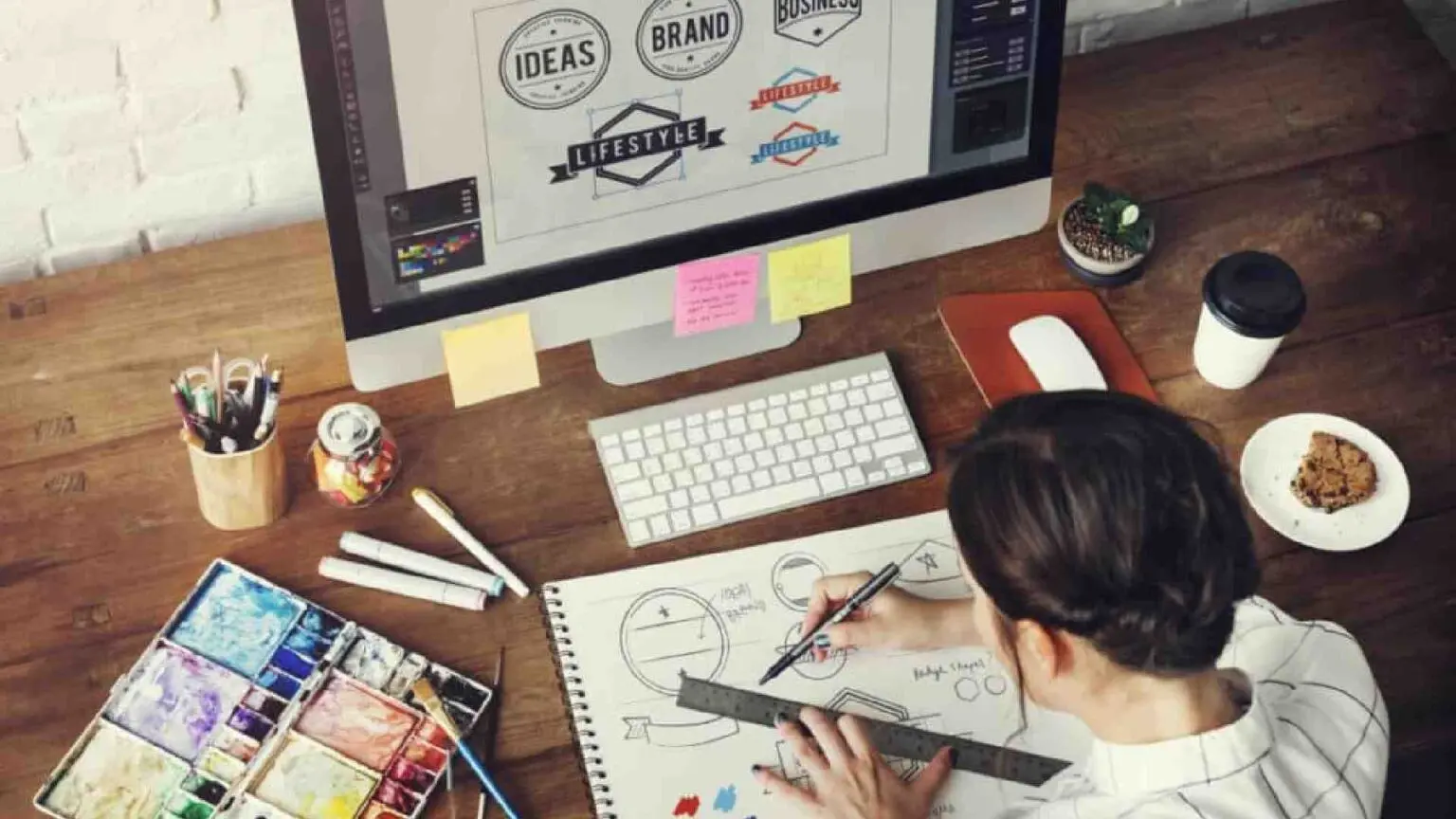 Freelance-Graphic-Designer-